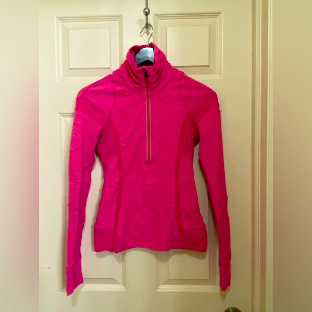 💗Gorgeous Lululemon Size 4 Half zip Magenta Pink Pullover top